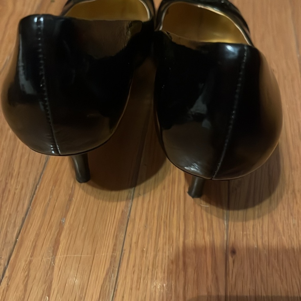 Michael Kor Black Logo Shoes 2.5 inch heel rounded toe - Picture 5 of 15